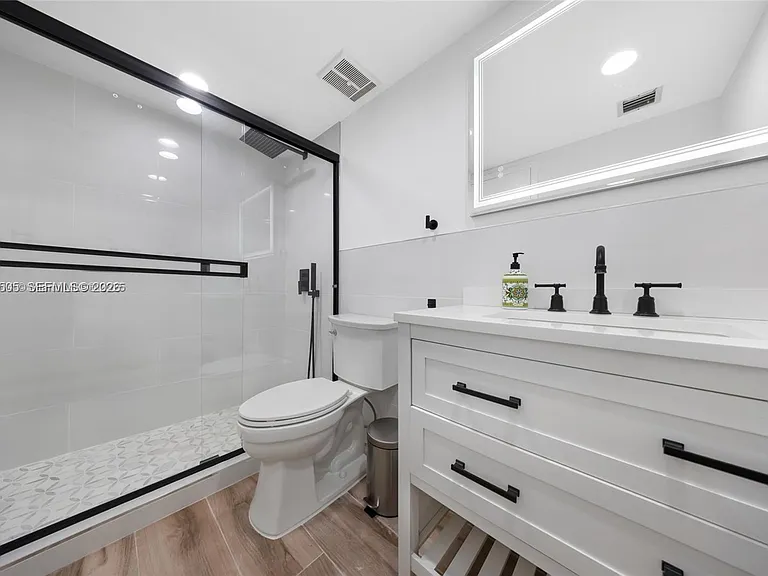 7601 E Treasure Dr #1722 — Photo 17