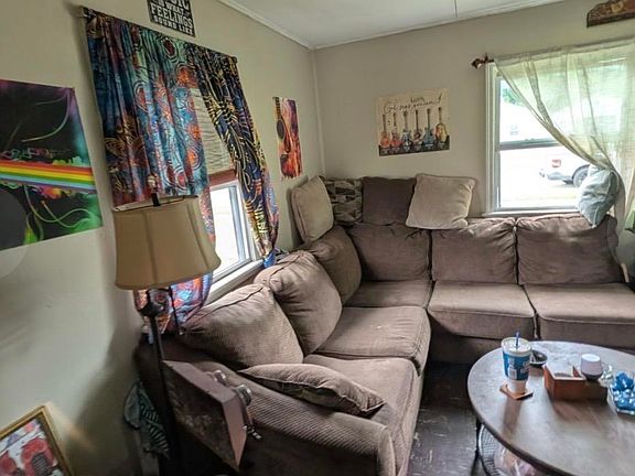 4th image of 9 Allen Ln