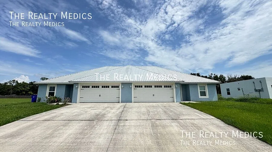 Stylish 2Bd/2Ba Duplex in Spring Lake Must See! — Photo 1