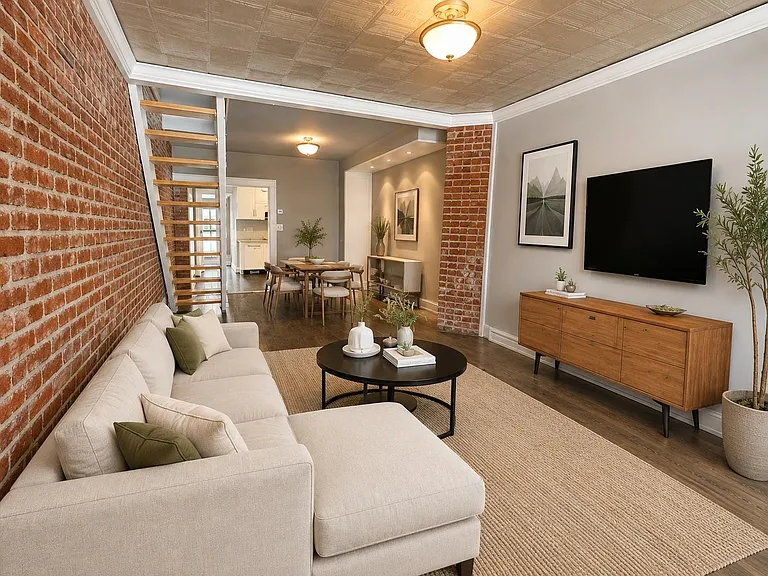 109 Willow Ter — Photo 3