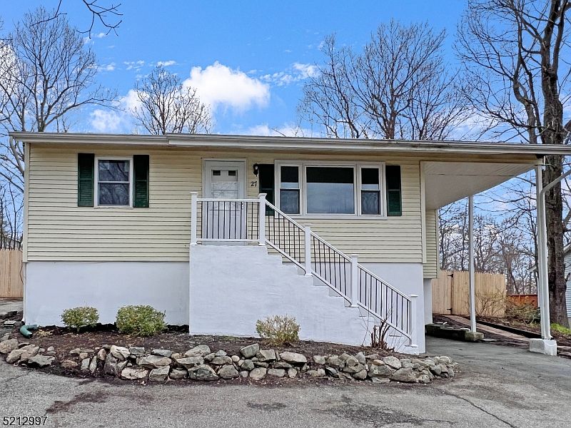 1st image of 27 Lawrence Dr