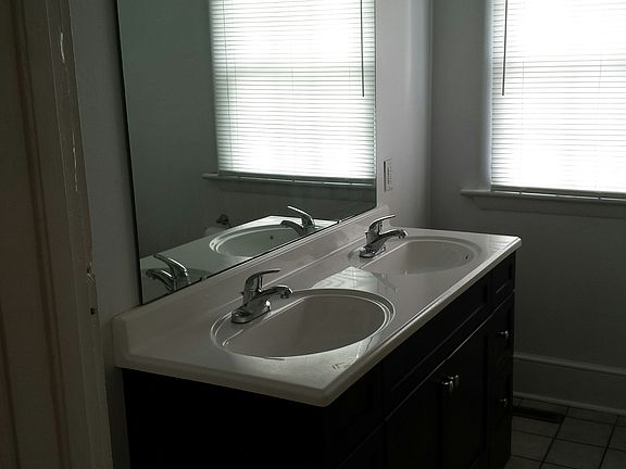 3rd image of 124 W Rosemary St