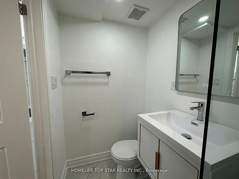 38 Cartier Cres #BACHELOR — Photo 1
