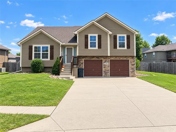 1405 NE Jaclyn Dr, Grain Valley, MO 64029