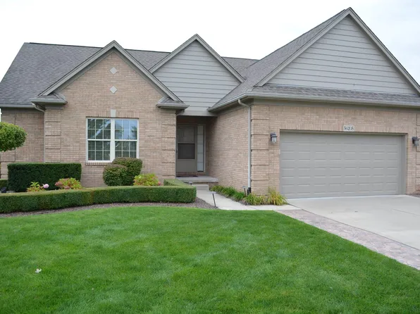 56205 Legend Dr, Macomb, MI 48042