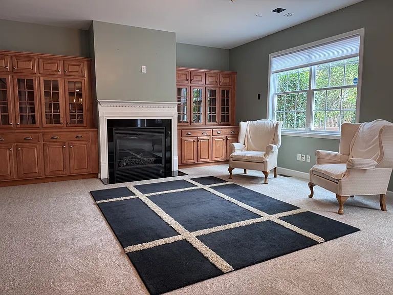 705 Harkness Cir — Photo 5