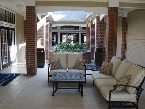 Courtyard with Wi-Fi