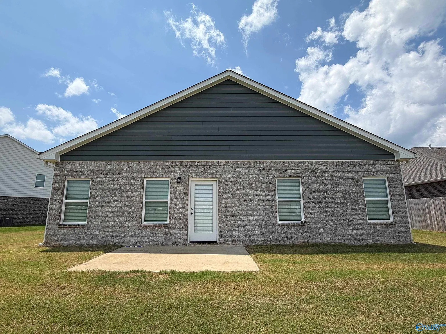 3 bed, 2.0 bath, 1701 sqft, $2,000 — Photo 2
