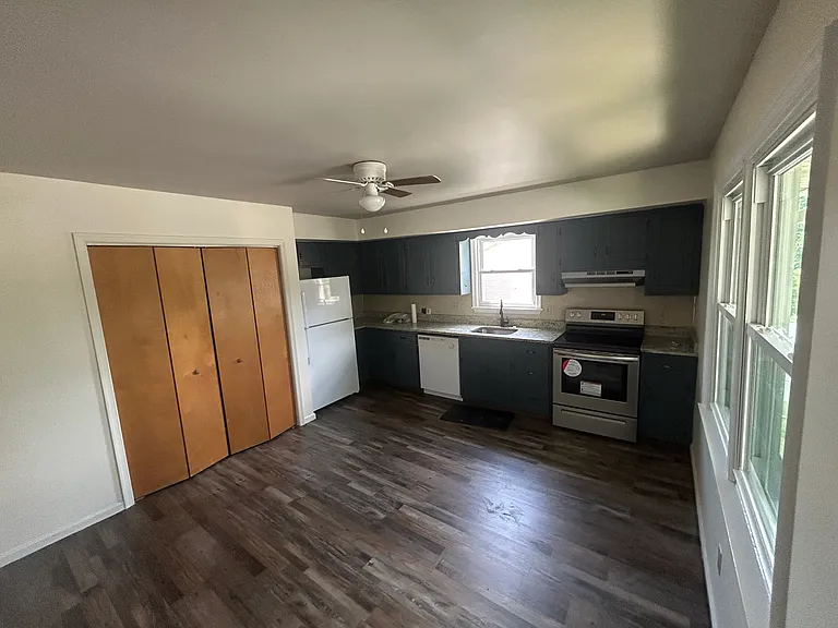 21B Rosemont Ct — Photo 2