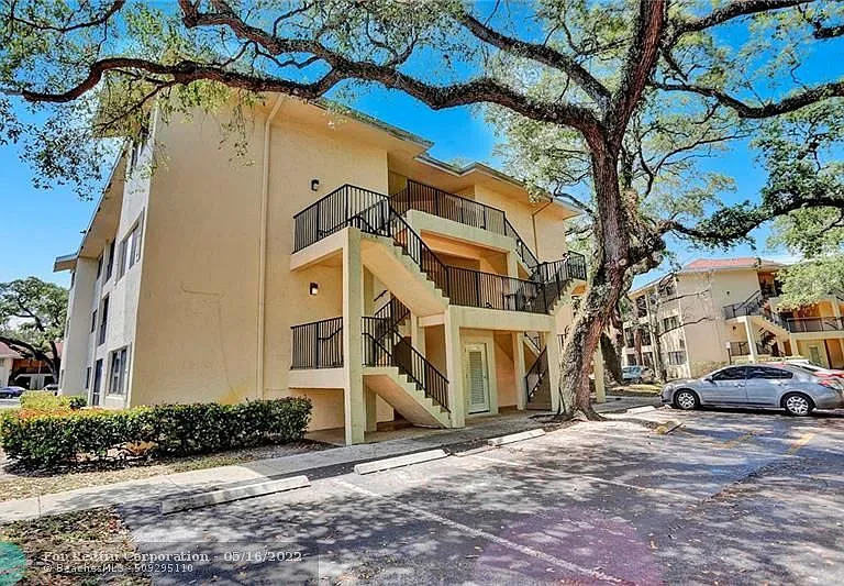 2445 SW 18th Ter #220 — Photo 27