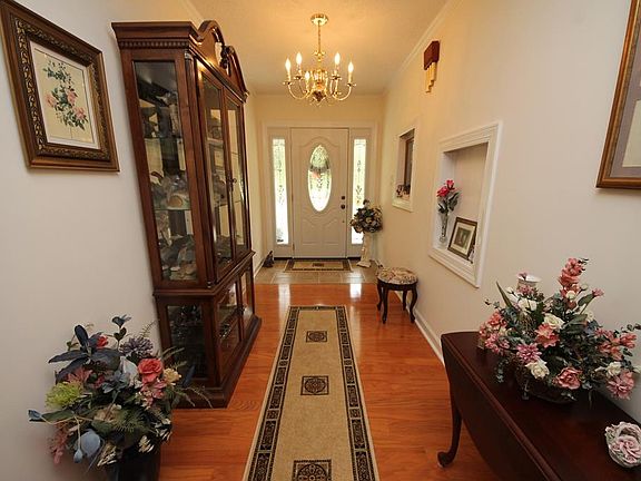 2nd image of 207 Daniel Dr
