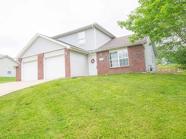 1330 Godas Dr — Photo 1