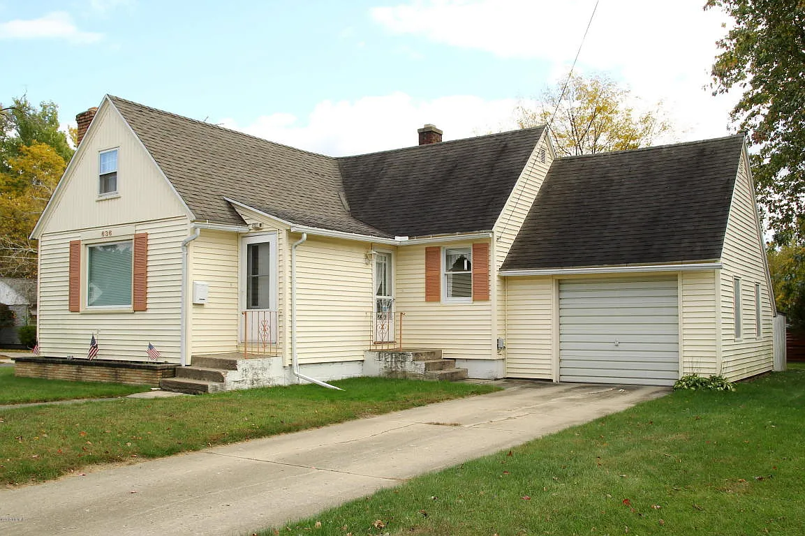 636 E Colfax St photo 1