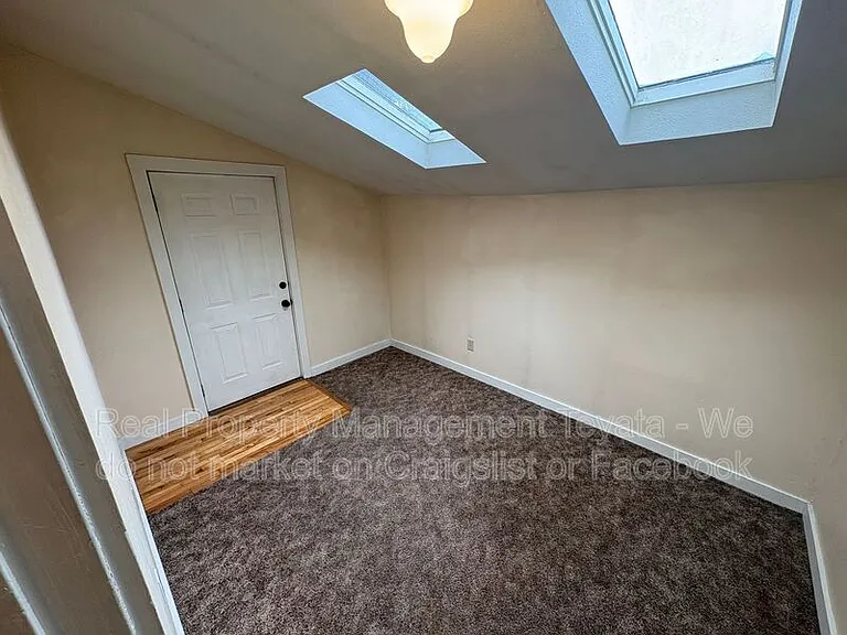 1405 Halleck St — Photo 18