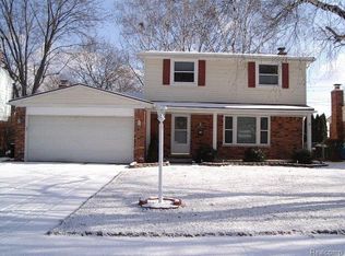 35284 Grand Prix Dr, Sterling Heights, MI