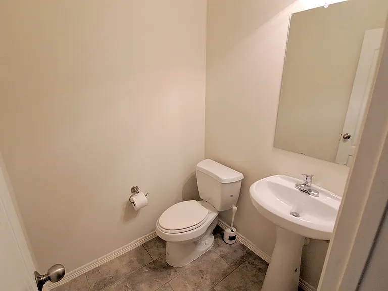 8117 Silverton Creek Ln — Photo 16