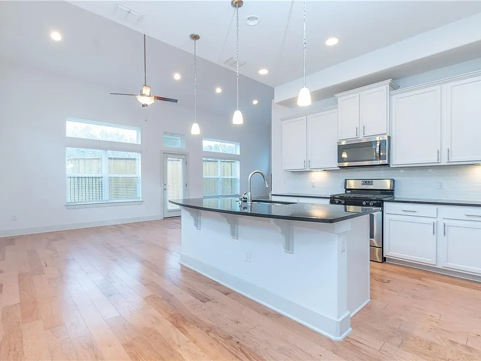 1410 Casa Dr