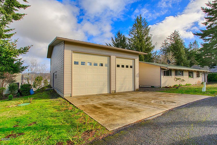 1st image of 625 & 635 NE Buker Ln