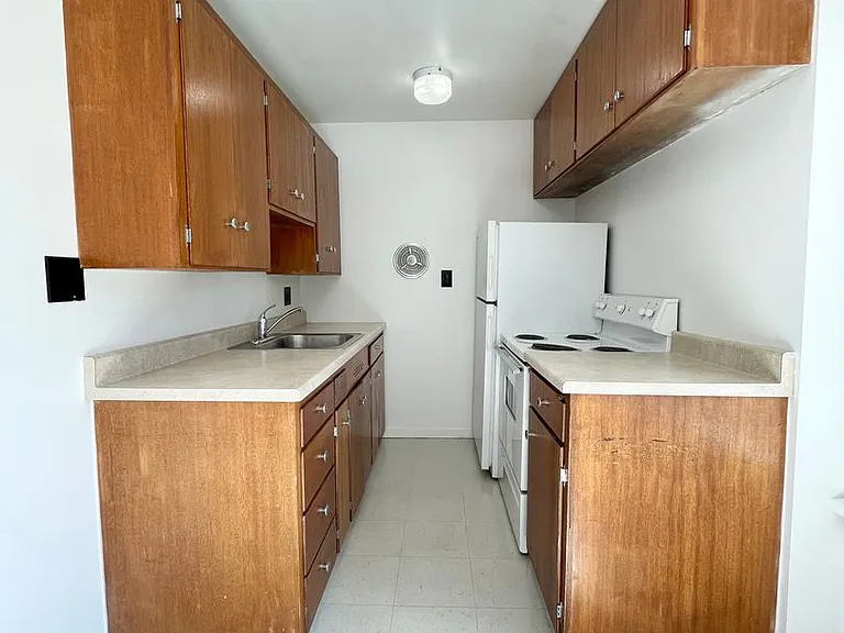 Escolier Apartments — Photo 54
