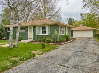 W170N8428 Lloyd Ave, Menomonee Falls, WI 53051