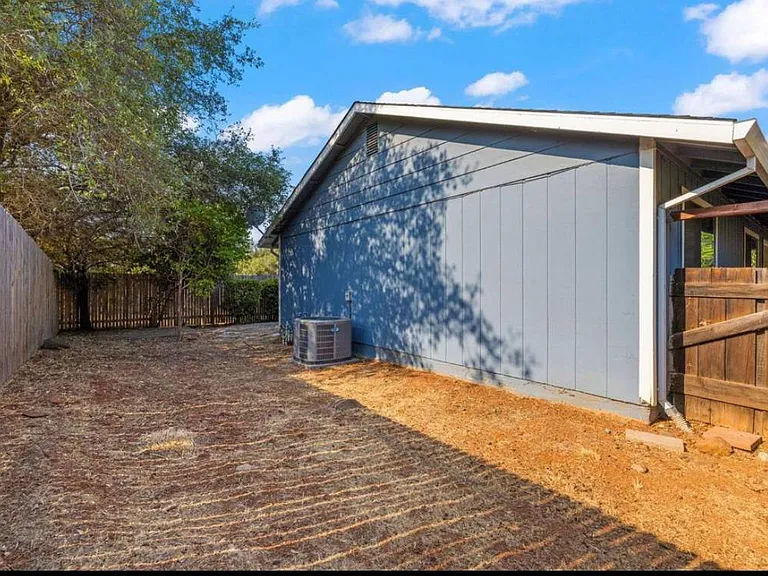 3427 Bristol Ct — Photo 12