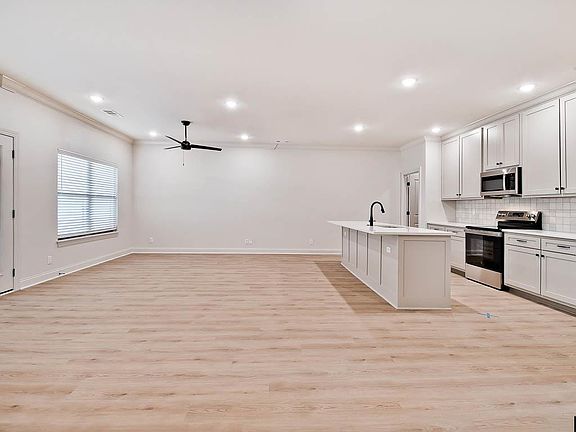 4th image of 1045 Nottington St