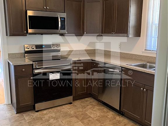 3rd image of 1315 Country Ln