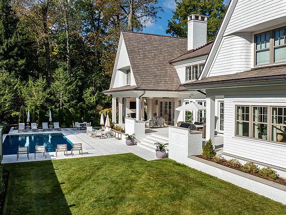 5th image of 56 Winthrop Dr