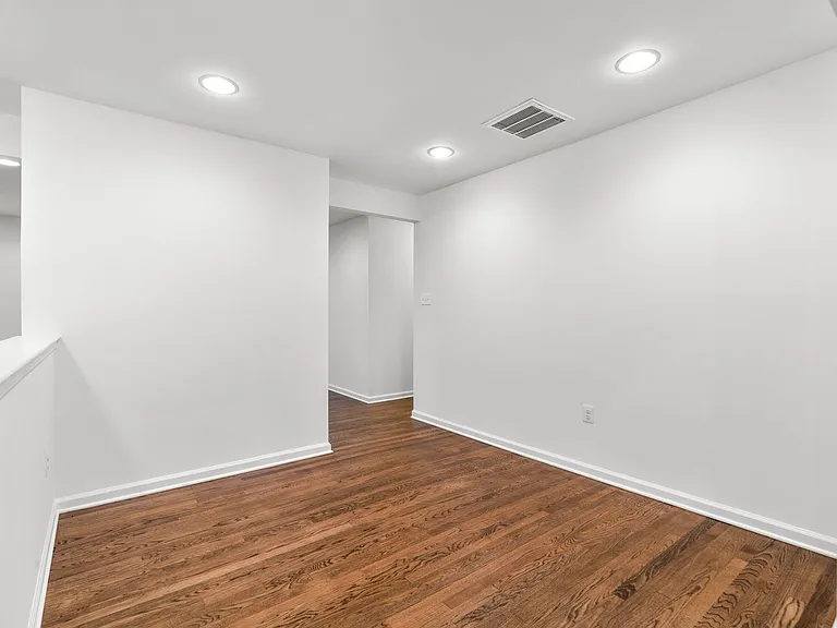 109 Devon Ct — Photo 11