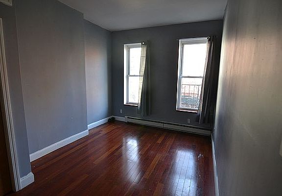 3rd image of 383 Kosciuszko St #3