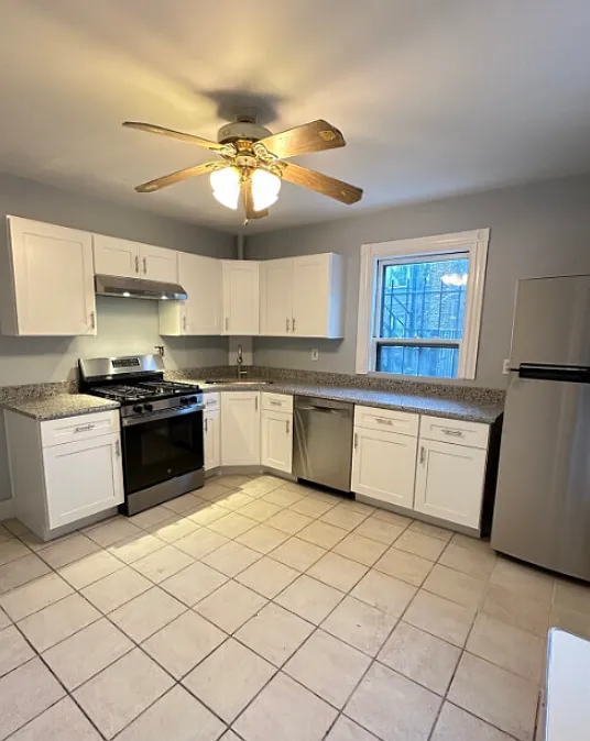 2 bed, 9999 sqft, $2,600 — Photo 1