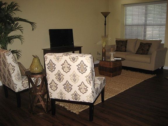 4th image of 322 Whetherbine Way E #B