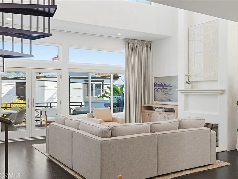 720 Manhattan Beach Blvd — Photo 24