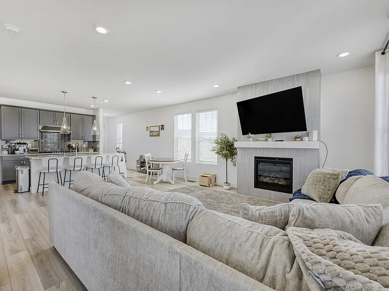 17883 W 93rd Pl — Photo 10