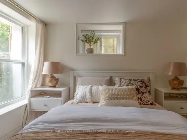 318 Wallace Ave #1, Toronto, ON M6P 3N7