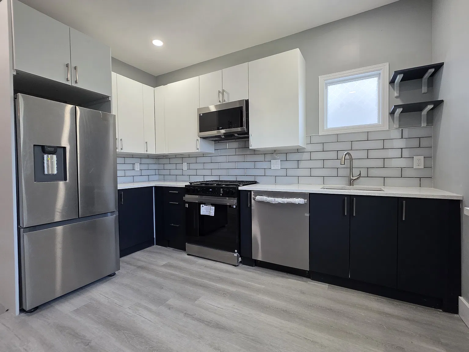 3 bed, $2,995 — Photo 1