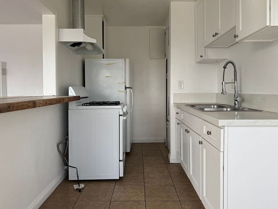 1st image of 10705 S Figueroa St APT 10