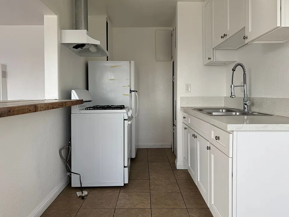 10705 S Figueroa St #10