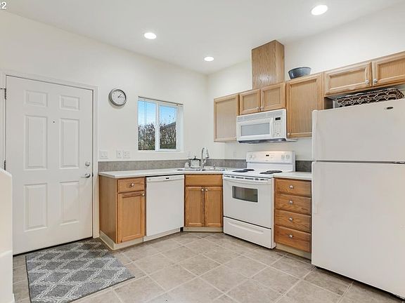 4th image of 5264 NE 121st Ave APT W-240