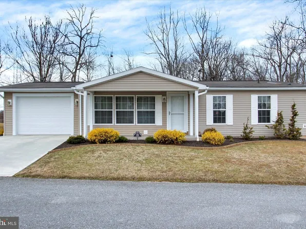 352 Crystal Creek Xing, Abbottstown, PA 17301