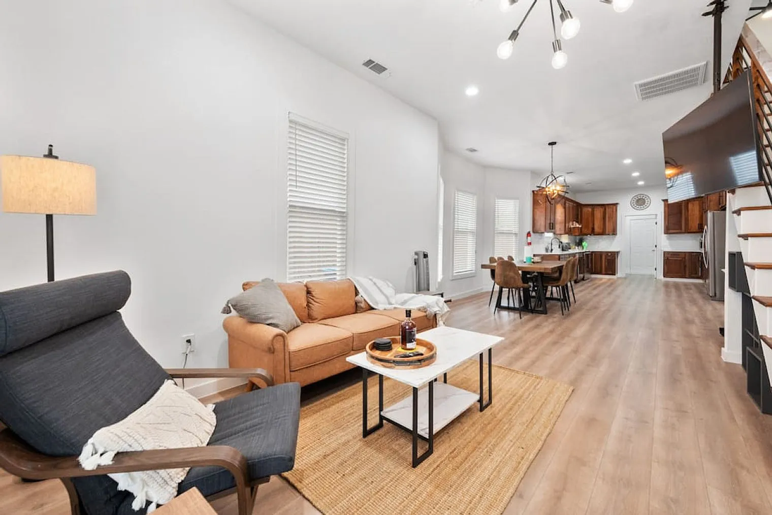3 bed, 3.0 bath, 1517 sqft, $6,142 — Photo 1