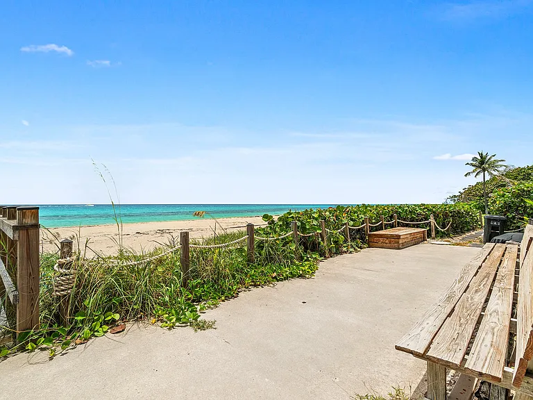 5615 N Ocean Blvd #10 — Photo 33