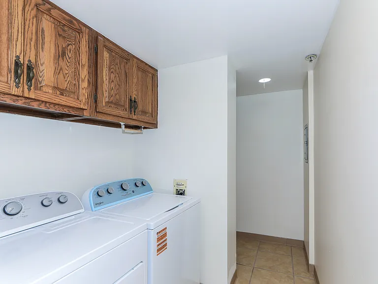 555 Hahaione St #B100 — Photo 31