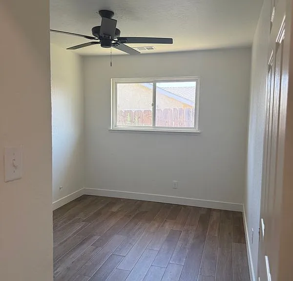 1459 E Kern Ave — Photo 11