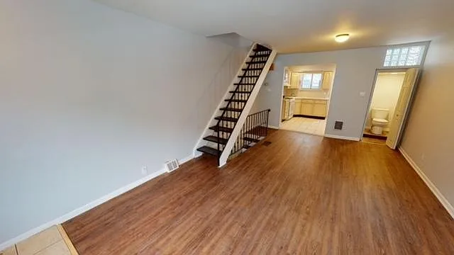 3 bed, 1.5 bath, 940 sqft, $2,100 — Photo 2