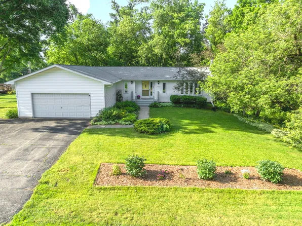 7605 Ash Dr, Wonder Lake, IL 60097