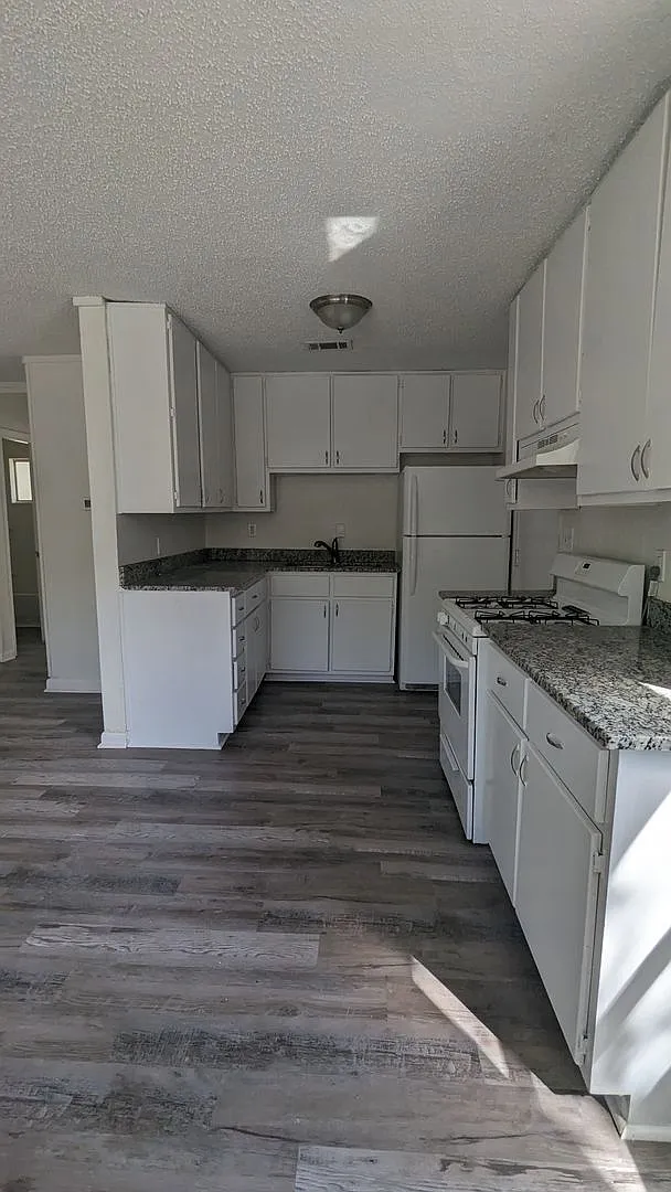 227 Bay Street Nw, Fort Walton Beach. Move In Special: Half Off First Full Month Of Rent — Photo 4