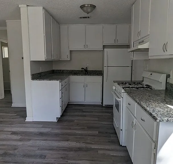 227 Bay St NW — Photo 4