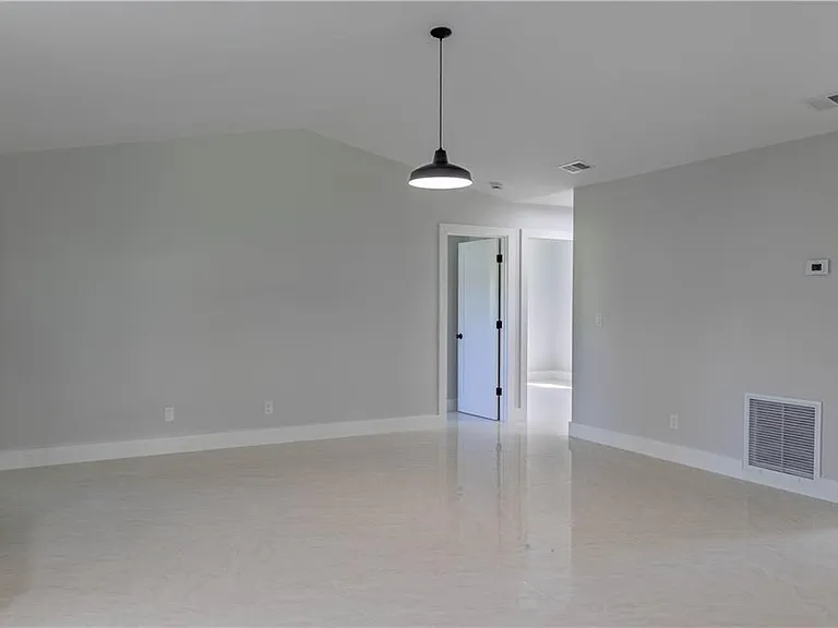 5740 36th Pl — Photo 2