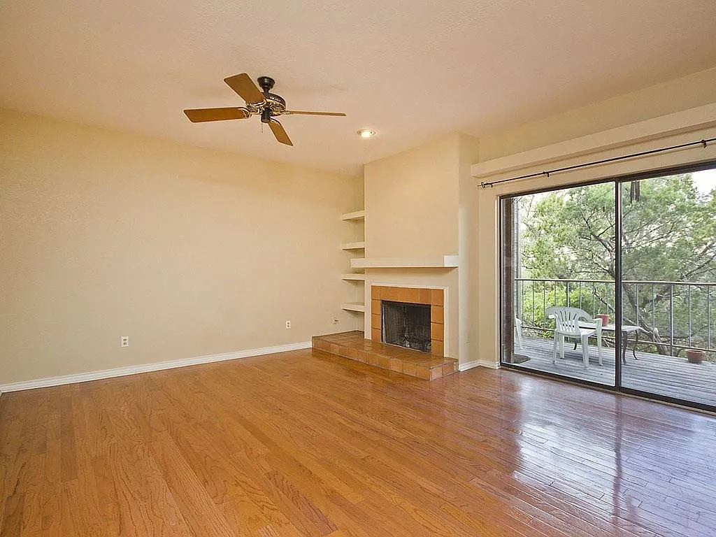 2 bed, 1.0 bath, 979 sqft, $1,750 — Photo 2
